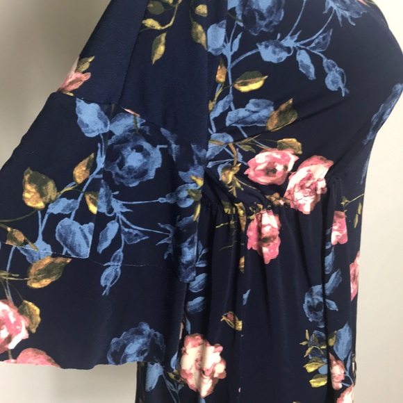 🌻 3/25 🌻 Motherhood Maternity Navy Floral Blouse - Picture 3 of 7